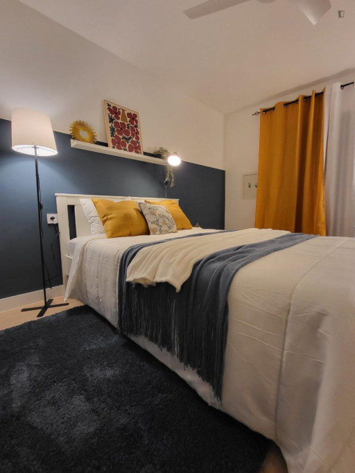 Lovely double bedroom in Carolines Baixes - Alicante - chambre - ImmoJeune