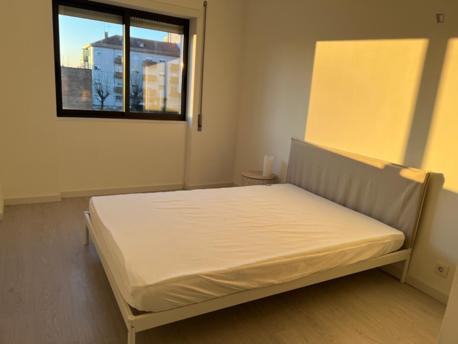 Bright room with big closet - Braga - chambre - ImmoJeune