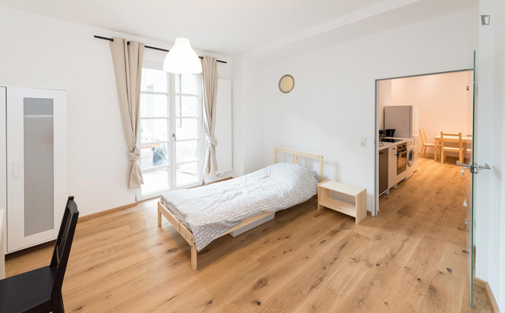 Ample single bedroom in Ludwigsvorstadt-Isarvorstadt - Munich - chambre - ImmoJeune