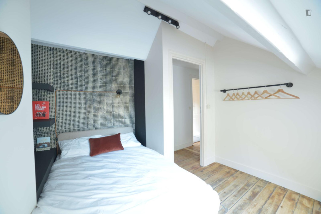 Comfy double bedroom near Josephine-Charlotte metro - Bruxelles - chambre - ImmoJeune