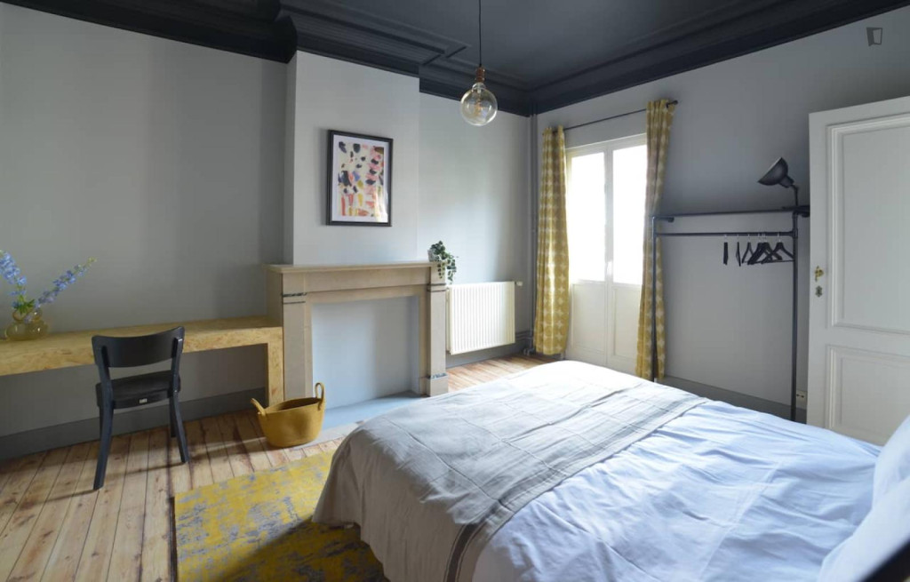Inviting double bedroom close to Meiser train station - Bruxelles - chambre - ImmoJeune