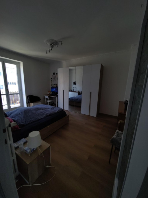 Spacious Bedroom with Private Balcony - Turin - chambre - ImmoJeune