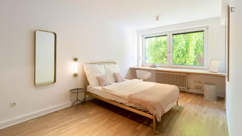 Large double bedroom in St. Georg - Hamburg - chambre - ImmoJeune