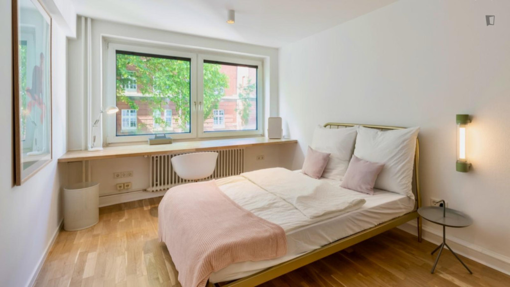Attractive double bedroom in St. Georg - Hamburg - chambre - ImmoJeune