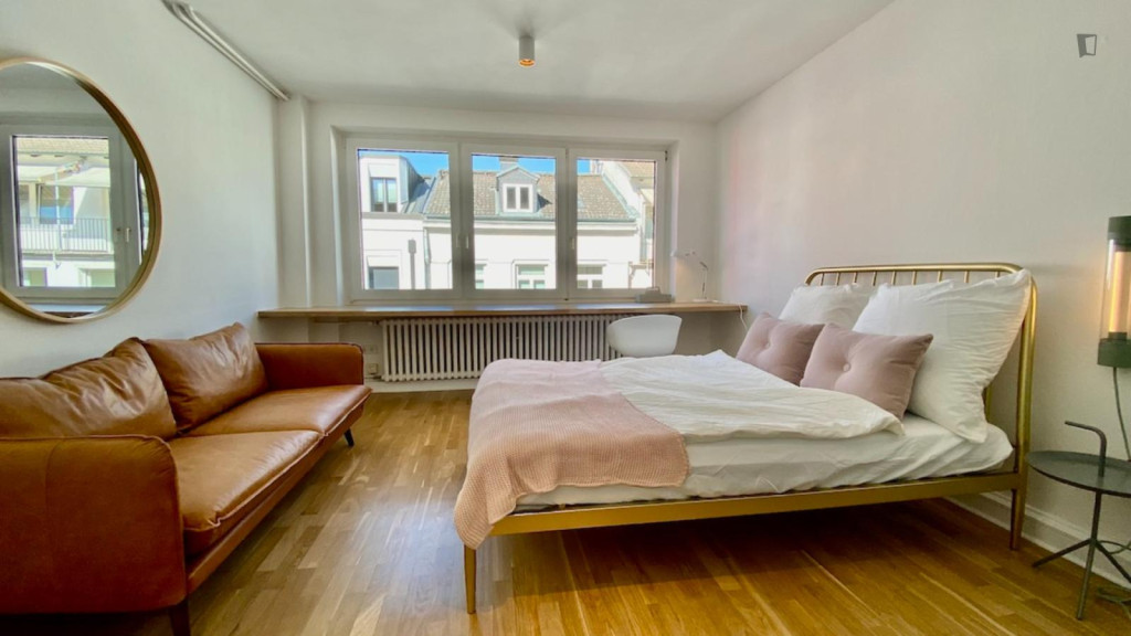Grand double bedroom in St. Georg - Hamburg - chambre - ImmoJeune