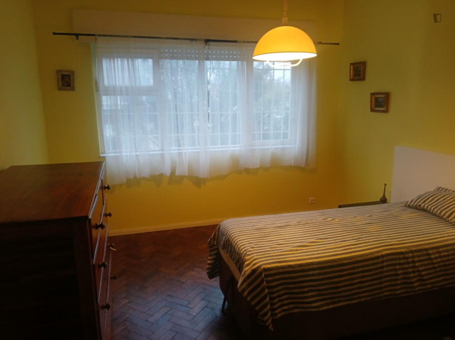 Cozy bedroom near Massamá-Barcarena train station - Lisbonne - chambre - ImmoJeune