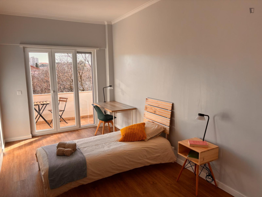 Charming bedroom next to Picoas metro - R1 - Lisbonne - chambre - ImmoJeune