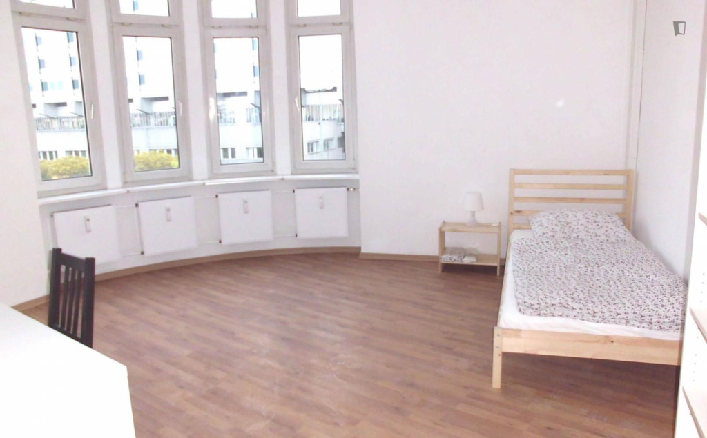 Spacious single bedroom near the Lichterfelde Süd train station - Berlin - chambre - ImmoJeune