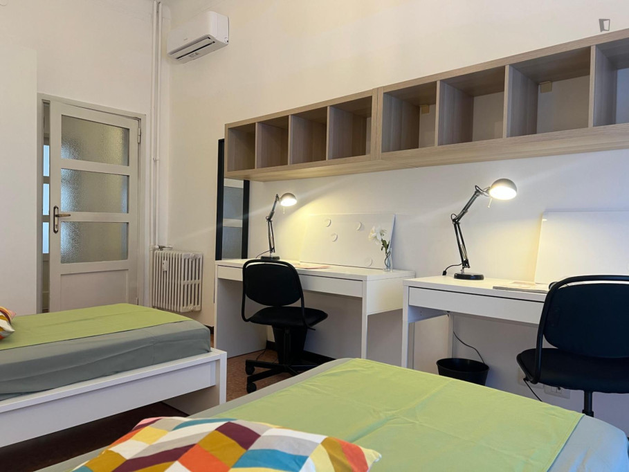 Bed in bright twin bedroom near Istria metro - Milan - chambre - ImmoJeune