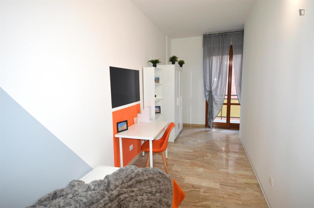 Cool single bedroom near the Parco Divisione Acqui - Modena - chambre - ImmoJeune