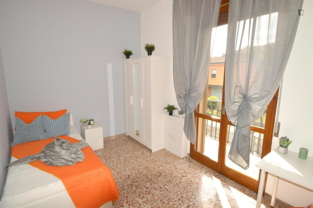 Sunny single bedroom in Modena - Modena - chambre - ImmoJeune