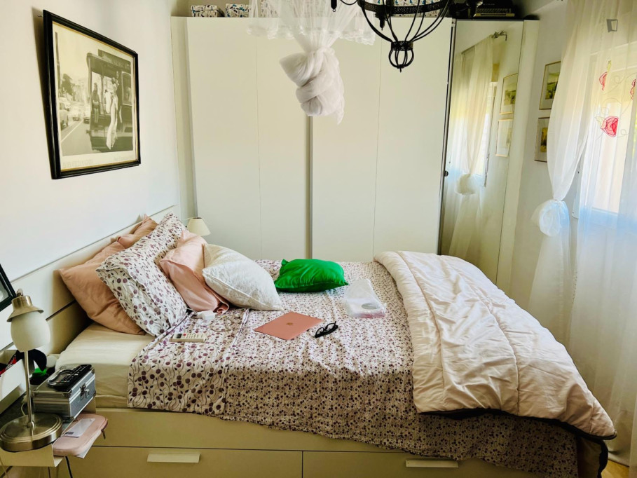 Beautiful ensuite double bedroom with large built-in wardrobe - Valence - chambre - ImmoJeune