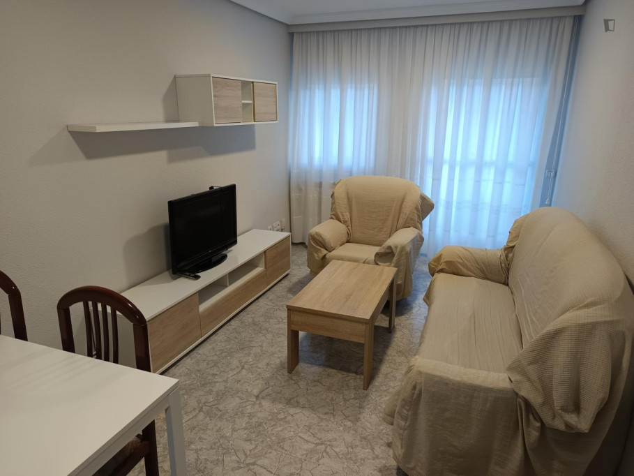 Beautiful 3-bedroom apartment near the city center of Salamanca - Salamanca - chambre - ImmoJeune