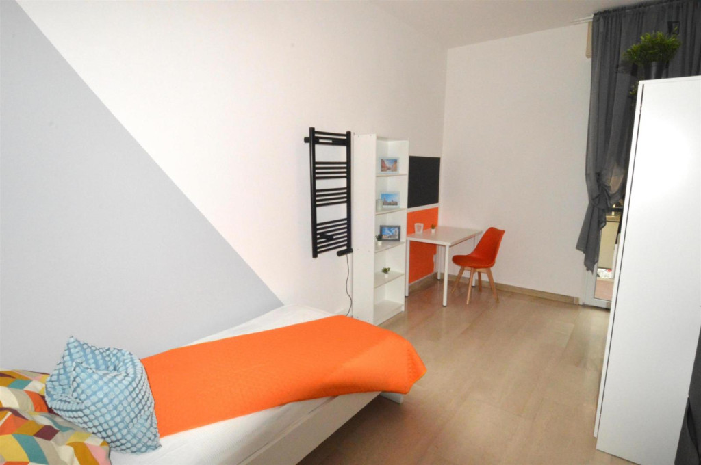 Splendid single bedroom with a balcony, in the centre of Modena - Modena - chambre - ImmoJeune