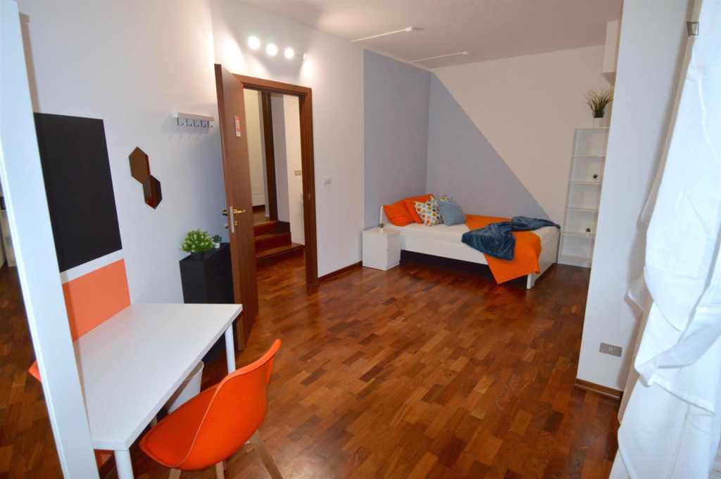 Spacious double bedroom in Modena - Modena - chambre - ImmoJeune