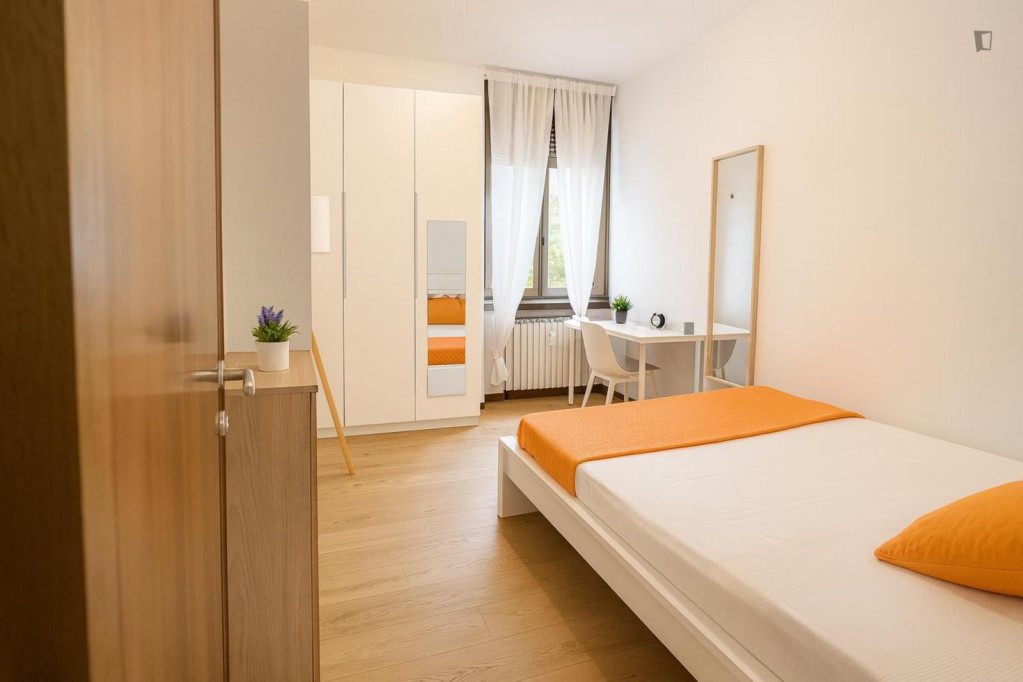 Stupendous double bedroom in the heart of Modena - Modena - chambre - ImmoJeune