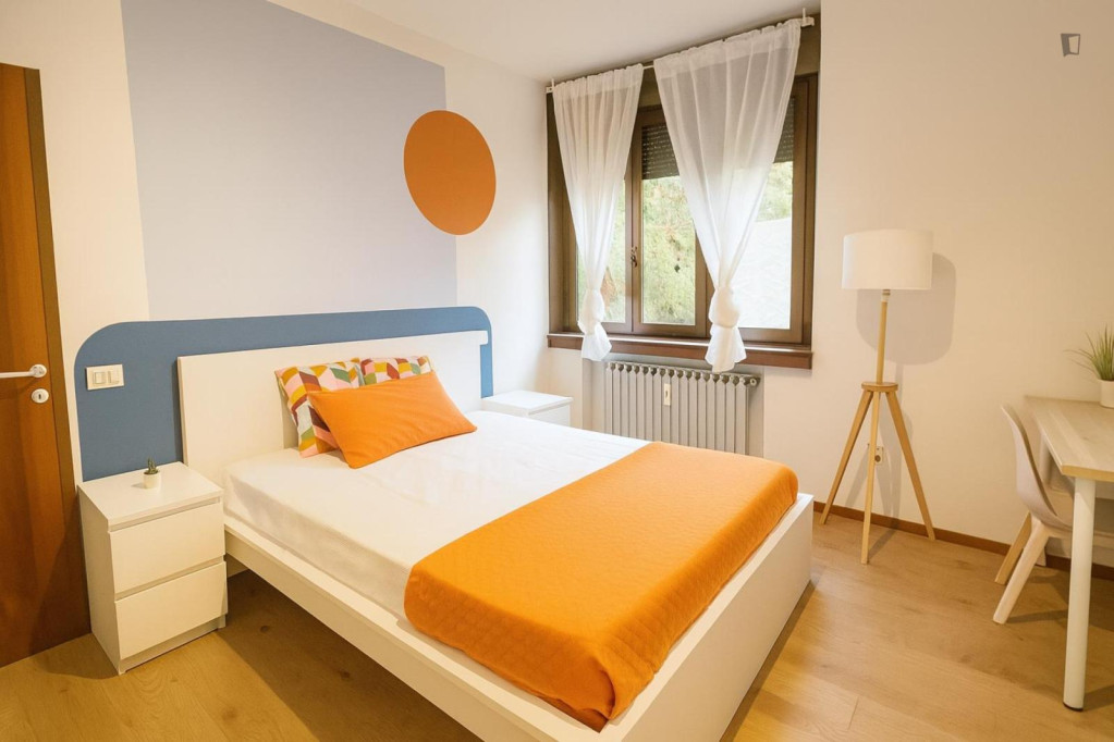 Appealing double bedroom in the centre of Modena - Modena - chambre - ImmoJeune