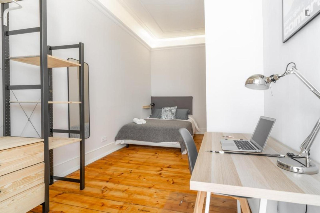 Modern Double Bedroom close to Anjos Metro - Lisbonne - chambre - ImmoJeune
