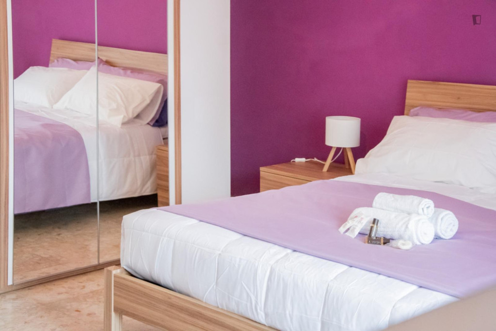 Double room with balcony in a 3-bedroom shared apartment in Rome, Tor Vergata - Rome - chambre - ImmoJeune