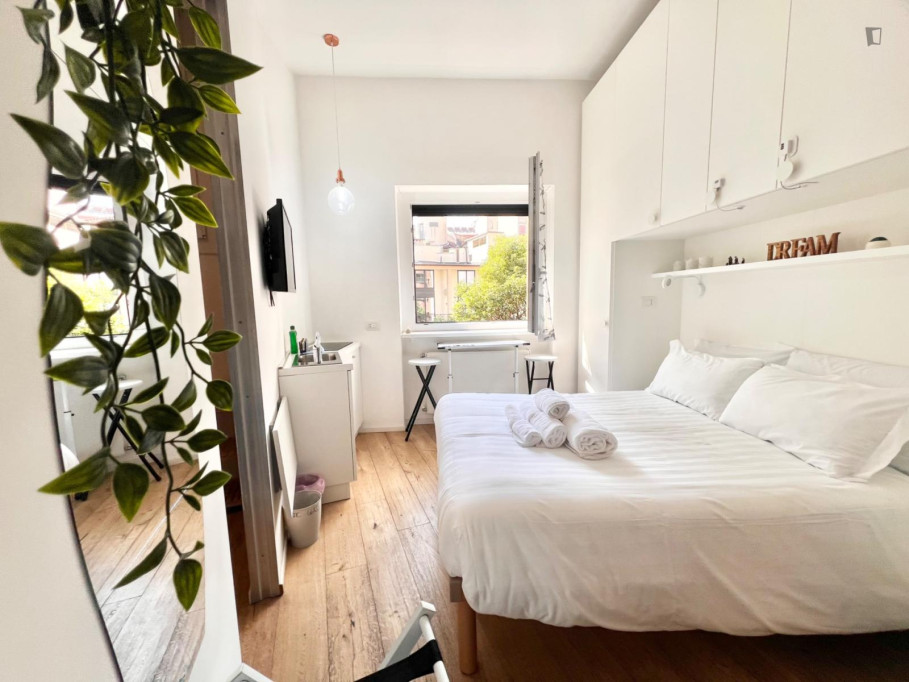 Studio 5 Min Walk to Duomo in the Historic Center - Milan - chambre - ImmoJeune