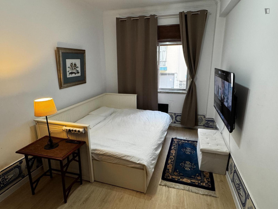 Dreamy Double Bedroom close to  Queluz - Belas Train Station - Lisbonne - chambre - ImmoJeune