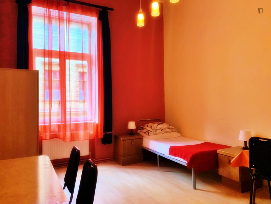 Bed in a neat twin bedroom, in Ferencváros - Budapest - chambre - ImmoJeune