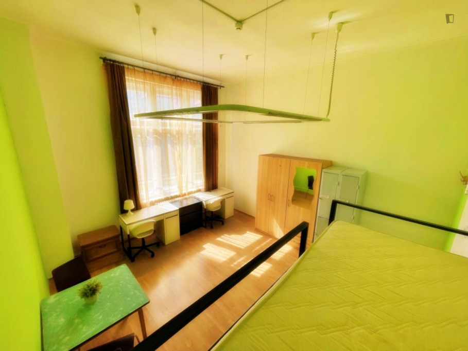 Bed in a bright twin bedroom, near the Boráros tér train station - Budapest - chambre - ImmoJeune