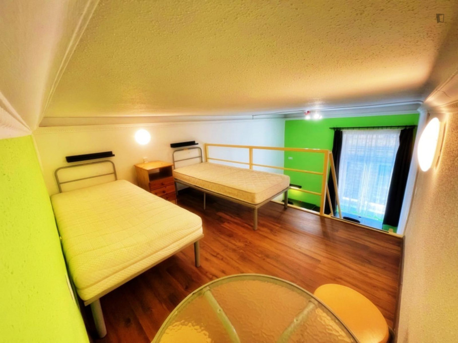 Bed in a cute twin ensuite bedroom, near the Boráros tér train station - Budapest - chambre - ImmoJeune