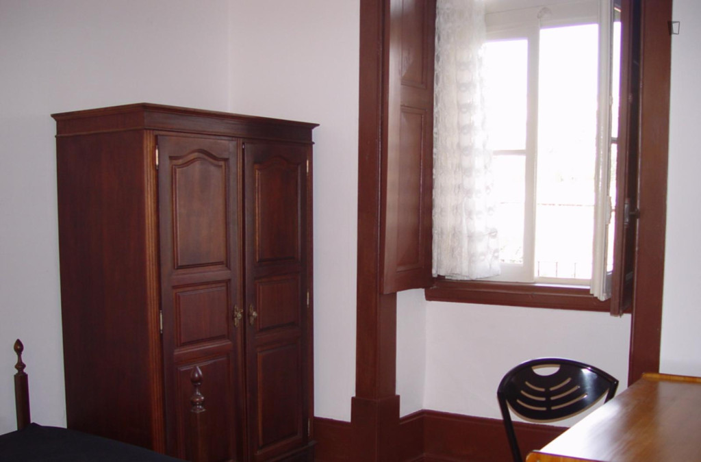 Cosy double bedroom in Baixa de Santa Clara - Coimbra - chambre - ImmoJeune