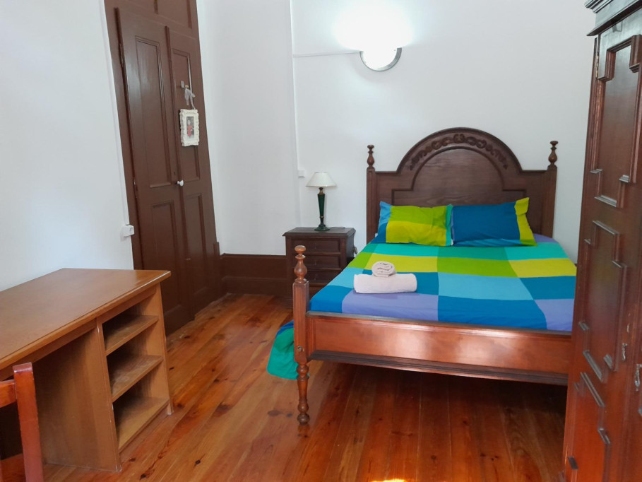 Nice double bedroom in Baixa de Santa Clara - Coimbra - chambre - ImmoJeune
