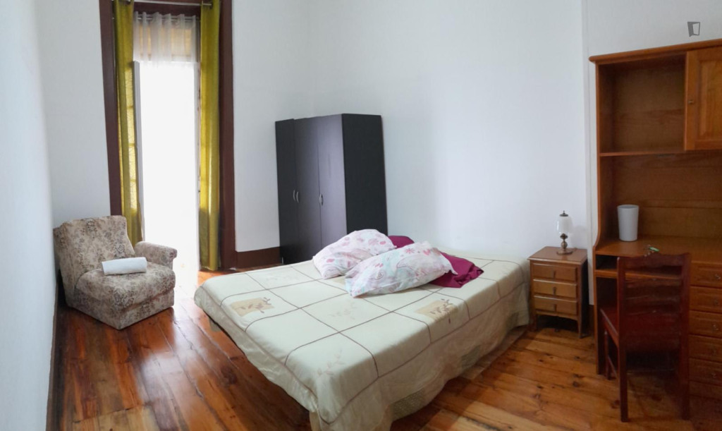 Lovely double bedroom in Baixa de Santa Clara - Coimbra - chambre - ImmoJeune