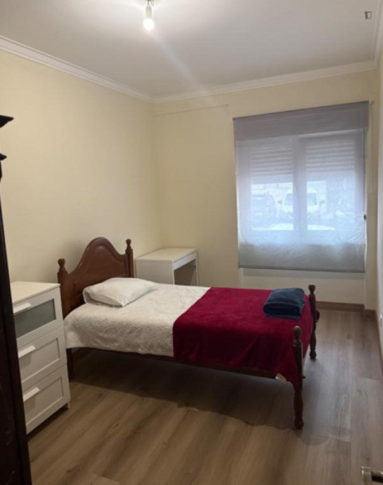 Welcoming single bedroom in Laranjeiro - Setubal - chambre - ImmoJeune