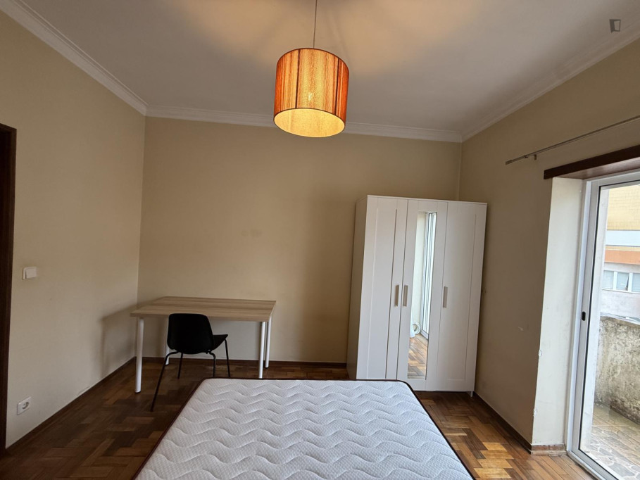 Welcoming Single Bedroom with a balcony close to Faculty of pharmacy - Coimbra - chambre - ImmoJeune