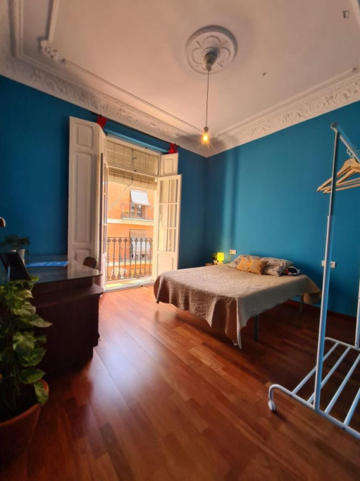 Large double bedroom with a balcony, in El Carmen - Valence - chambre - ImmoJeune