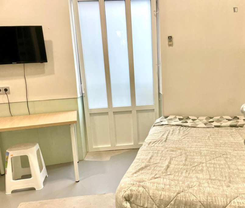 Appealing double ensuite bedroom, in El Mercat - Valence - chambre - ImmoJeune