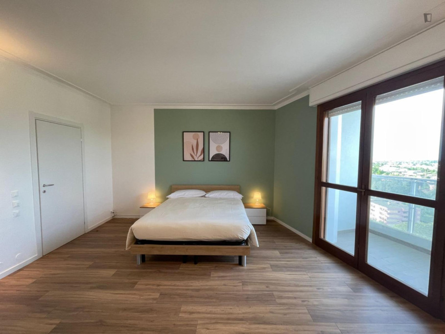 Bright Double Bedroom with balcony, near Treviso city centre - Treviso - chambre - ImmoJeune