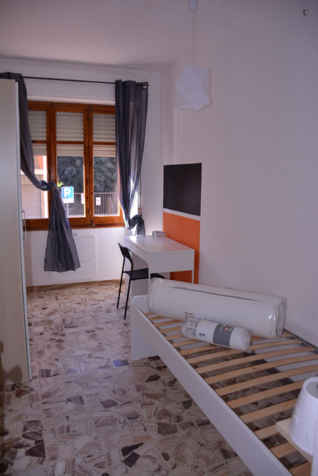 Single bedroom in 5-bedroom apartment - Cagliari - chambre - ImmoJeune