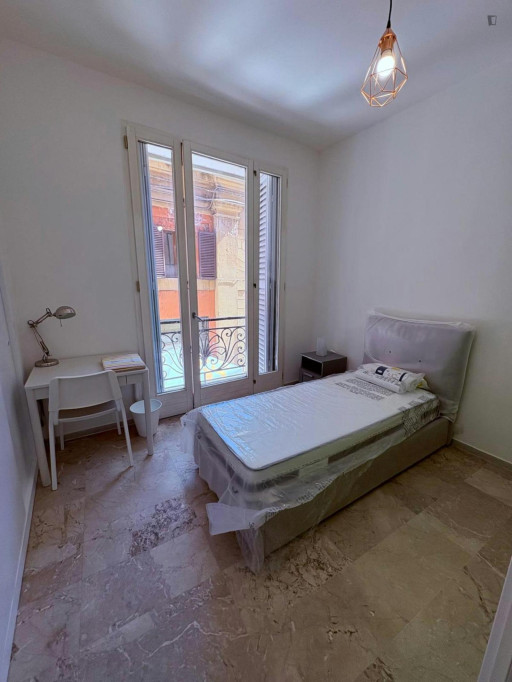 Comfortable ensuite single bedroom with balcony in central Bologna - Bologne - chambre - ImmoJeune
