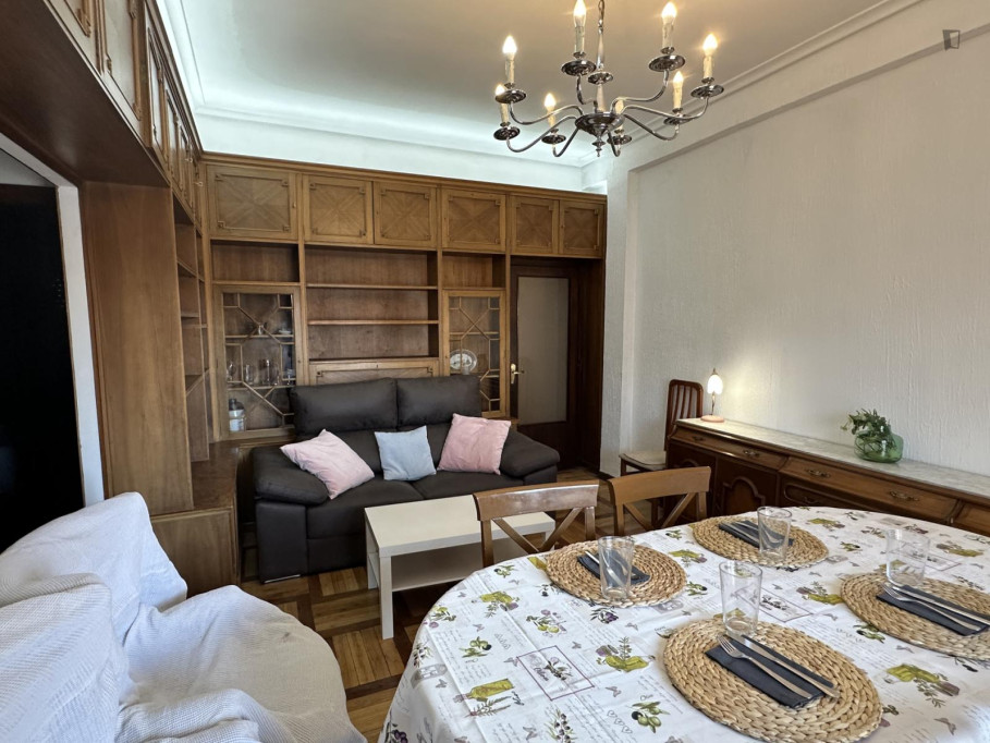 Elegant 4-bedroom apartment in Lavapiés-Embajadores - Madrid - chambre - ImmoJeune