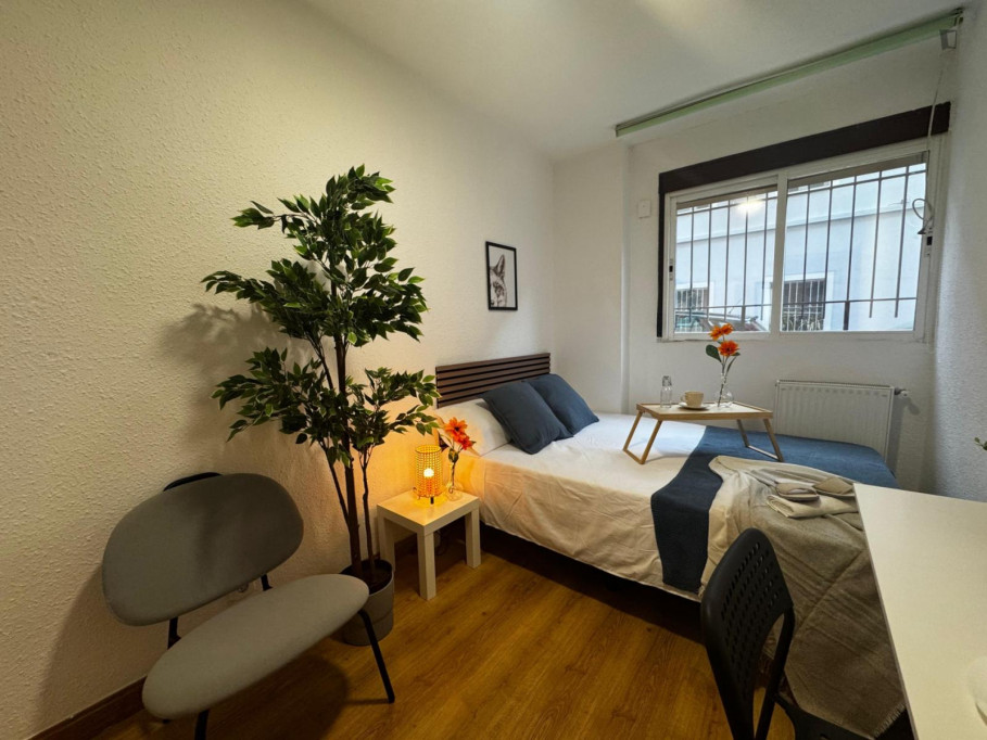 Appealing double bedroom near the Ciudad Lineal metro - Madrid - chambre - ImmoJeune