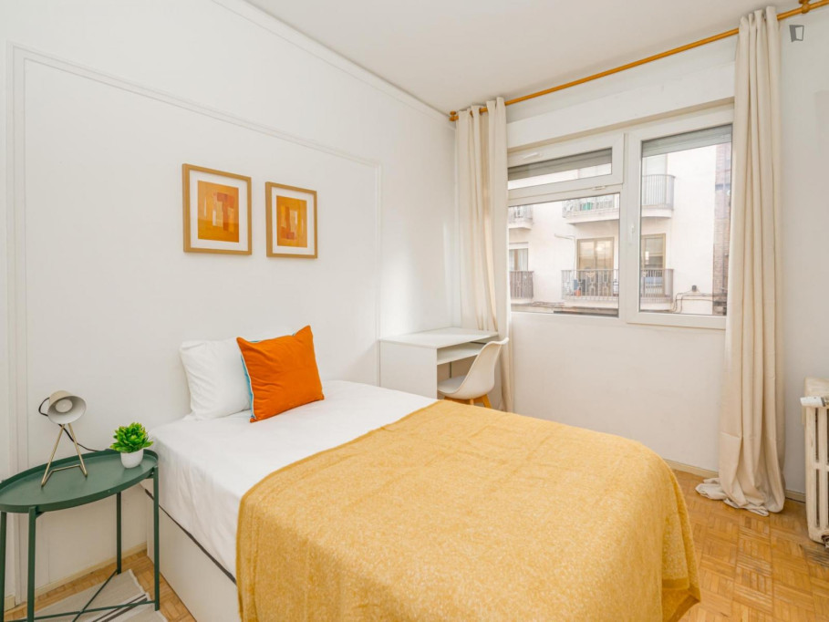 Modern single bedroom near Bilbao metro station - Madrid - chambre - ImmoJeune