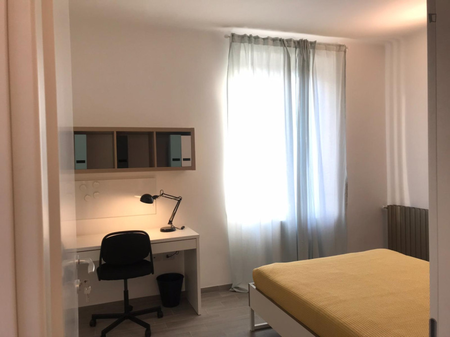 Snug double bedroom in Bullona - Milan - chambre - ImmoJeune