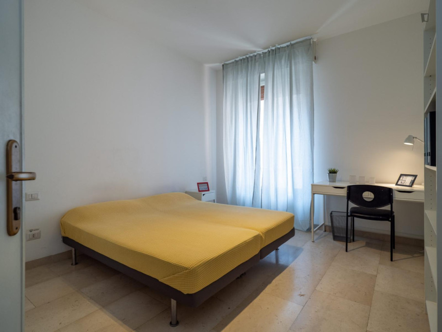 Grand double bedroom in Corvetto - Milan - chambre - ImmoJeune