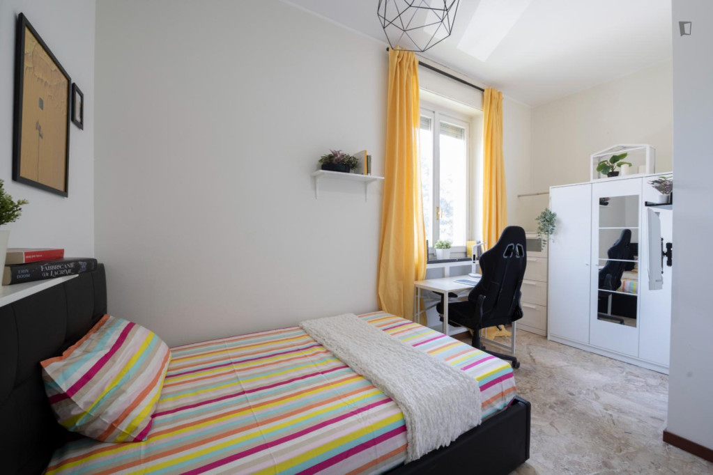 Welcoming saingle bedroom in Abbadesse - Milan - chambre - ImmoJeune