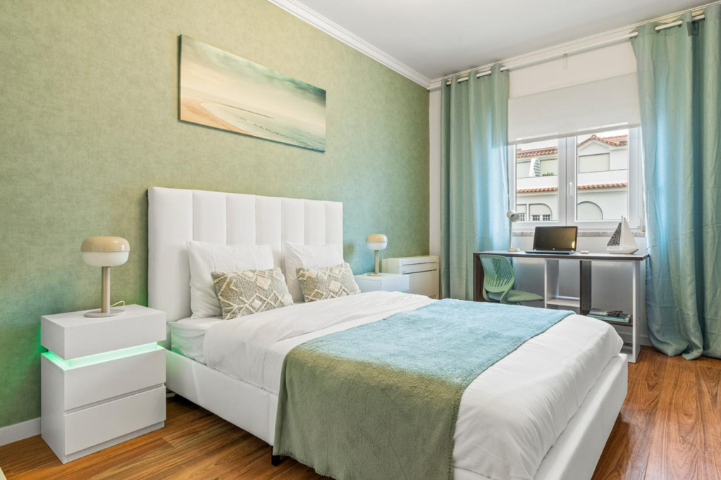 Welcoming double bedroom near Nova School of Business and Economics - Lisbonne - chambre - ImmoJeune
