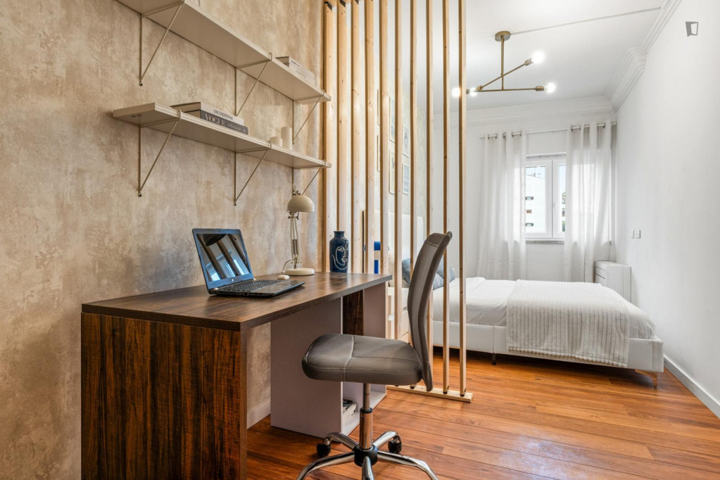 Big double bedroom near the Santo Amaro train station - Lisbonne - chambre - ImmoJeune