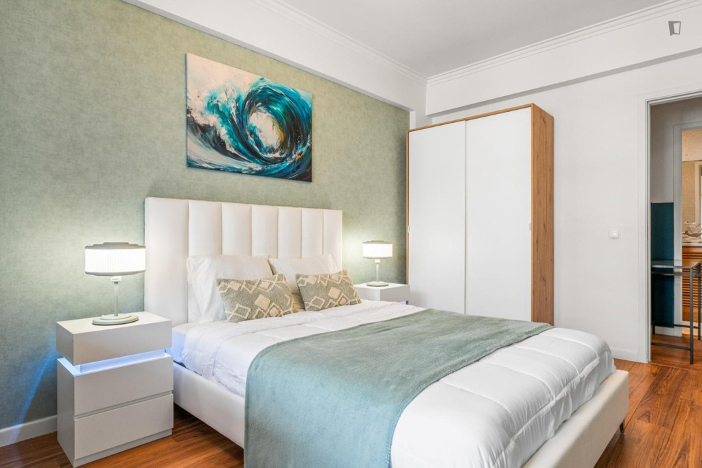 Luminous double bedroom with a balcony, in Oeiras - Lisbonne - chambre - ImmoJeune