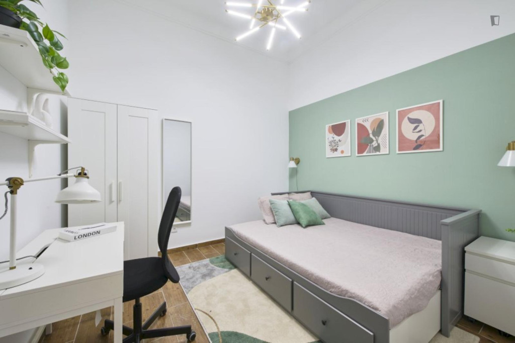 Neat double bedroom near Alameda metro - Lisbonne - chambre - ImmoJeune