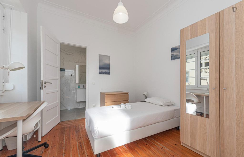 Single ensuite bedroom near Parque metro station - Lisbonne - chambre - ImmoJeune