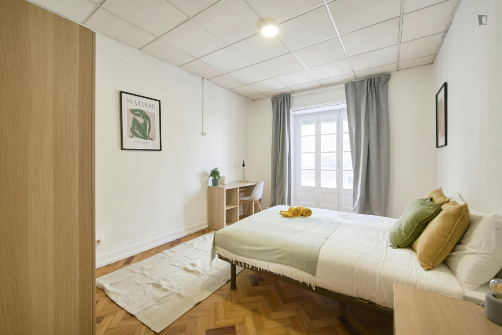 Welcoming double bedroom in the Avenida da Liberdade area - Lisbonne - chambre - ImmoJeune